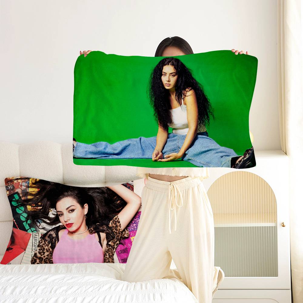Home Textiles Premium - Singer C-Charli X-XCX Premium Schnelltrocknendes Kissenhandtuch